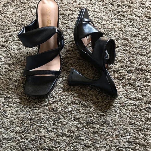 NWOT Black slip on fancy heel sandals - Picture 3 of 10